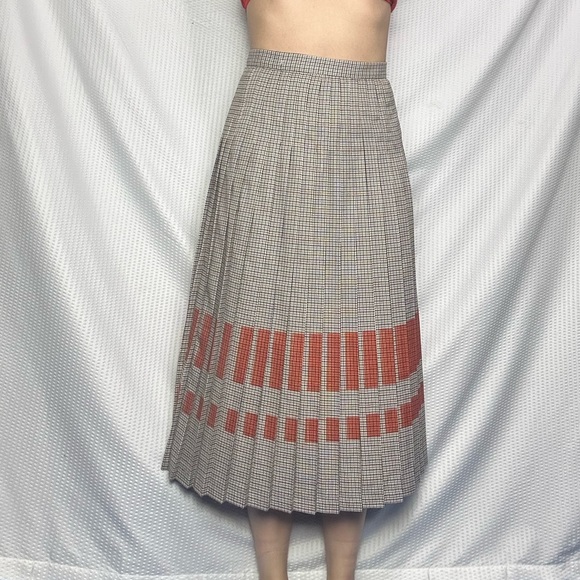 Tricot Chic Dresses & Skirts - NWT Tricot Chic Houndstooth Pleated Skirt